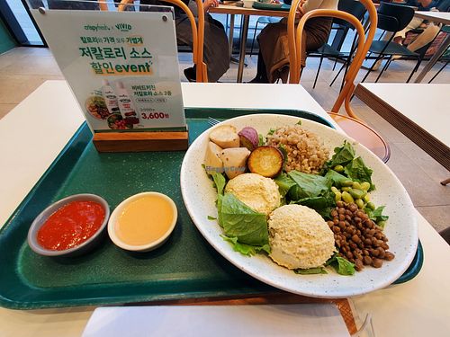 Tofu hummus salad at Crispy Fresh in Seoul