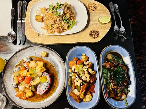 Dinner   at Chaophraya in Aberdeen