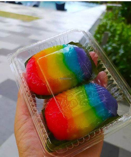 The rainbow 🌈 Ang Ku Kueh at Ji Xiang Confectionery 吉祥食品 - Bugis in Central Singapore