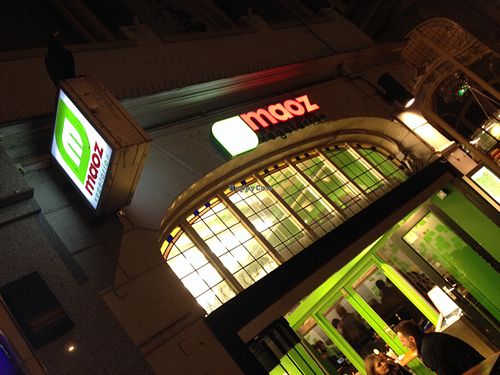 outside at night  at Maoz - Damrak in Amsterdam