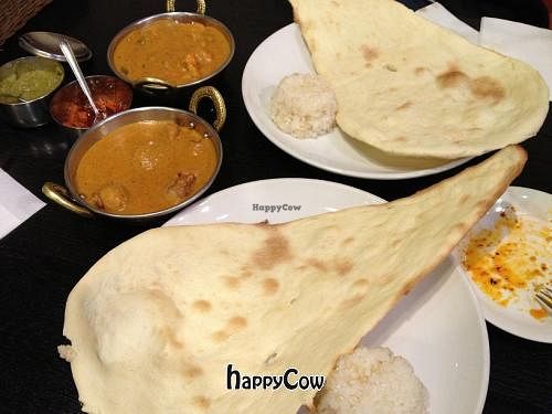 Crunchy naan and curry at Shama Vegetarian Indian Restaurant in Osaka