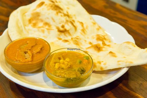 Curry Lunch　649yen (+tax) 
2 types of curry and plane nan at Shama Vegetarian Indian Restaurant in Osaka