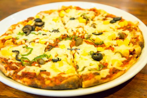 Nan-pizza lunch(Milk) 973yen(+tax)
Nan-pizza, salad, vegemomo, soup, salad, drink, sweets. at Shama Vegetarian Indian Restaurant in Osaka