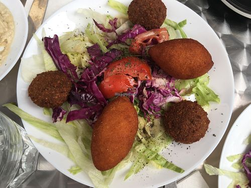 Kebbeh and falafel plate, served with salad and french fries at Le Levantin in Clermont-ferrand