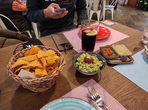 Totopos con guacamole at El Chibiski in Cangas De Onis