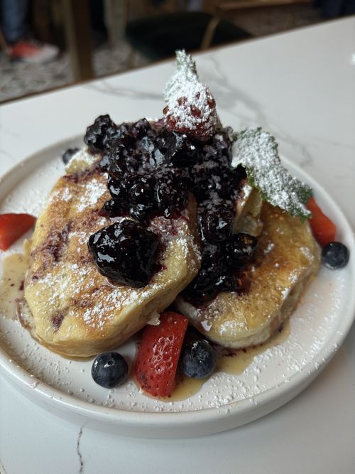 Die Berry Pancakes (optional vegan), 9,50€ und sehr lecker   at Café Kuckhoff in Halle