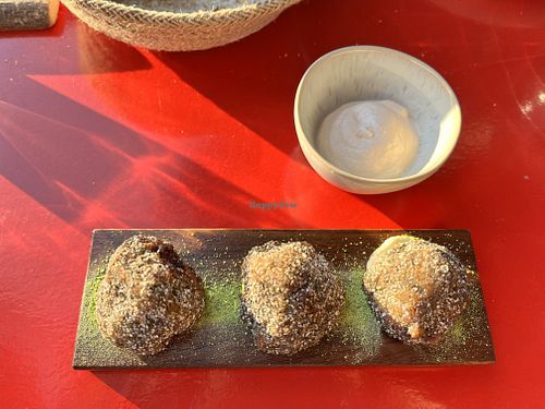 Quinoa and leek crisps with mayonnaise  at LAUCH in Basel