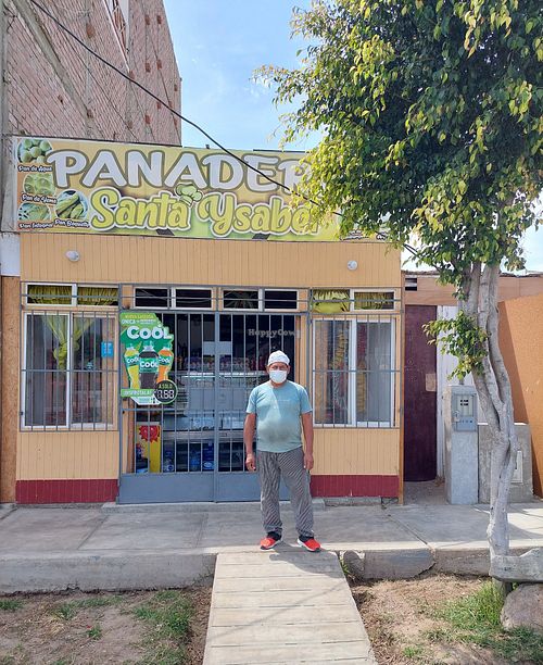 Oscar y la panadería at Panaderia Santa Ysabel in Paracas