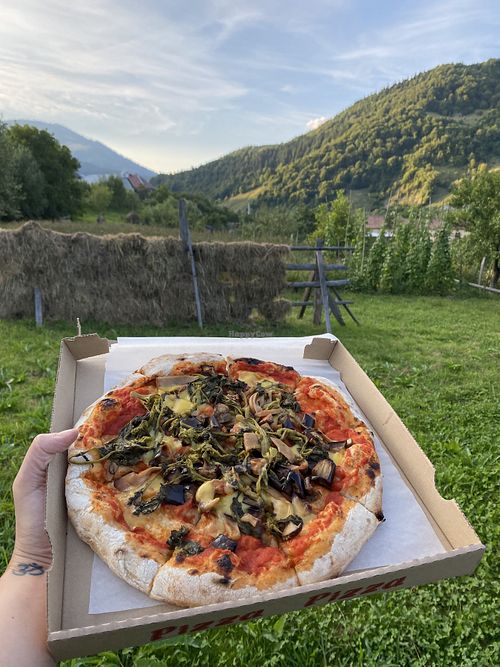 Brânză vegană, broccoli, couperci și vinete. at Pizzeria Da Ciro in Nasaud
