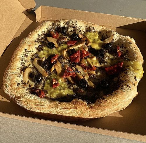 Brânză vegană, cremă de trufe, hribi, roșii uscate si măsline negre.  at Pizzeria Da Ciro in Nasaud