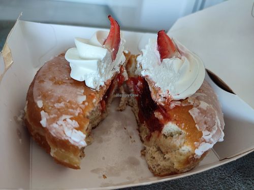 Strawberry Jam and Cream 🍓 at Bungnuts vegan Doughnuts. in Barcelona