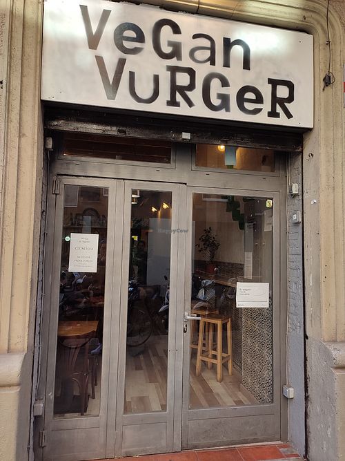 Outside at La Golosa Vegan Vurger - Gracia in Barcelona