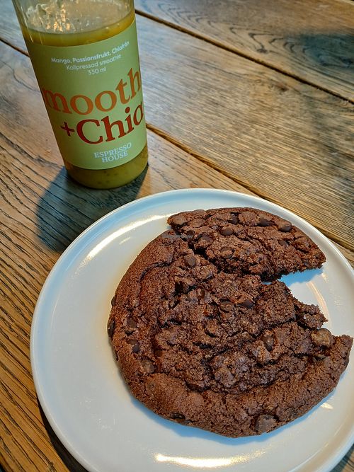 Vegan chocolate chip cookie 🍪 at Espresso House - Nils Ericsonsplatsen in Gothenburg