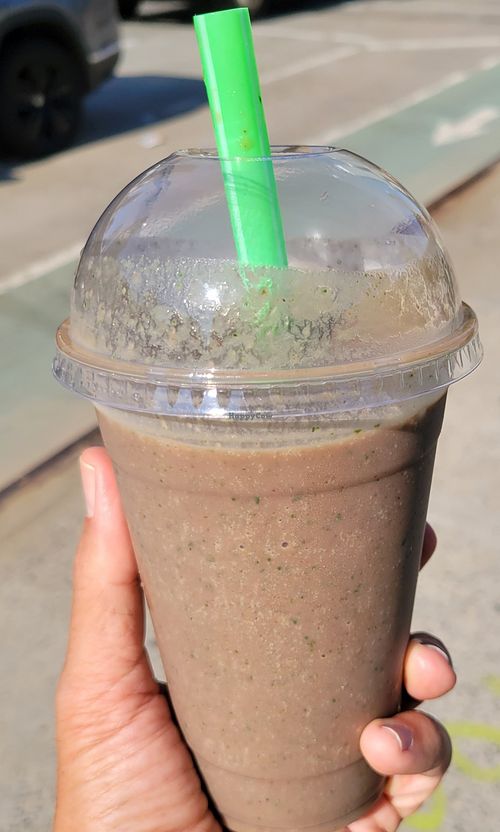 I'm (not so) green smoothie. Should have listened to poundie's review at Cafe Aroma in New York City