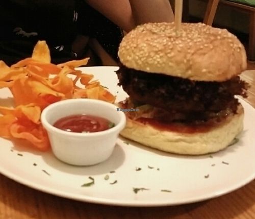 vegan burger with Avocado (!) surprisingly good at Avocado in Athens