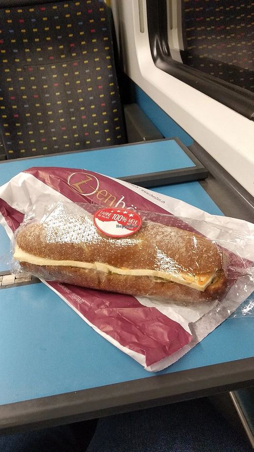 Tofu-carrots sandwich at Zenhäusern in Martigny