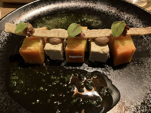 Wortel met vegan feta   at Pollevie in Den Bosch