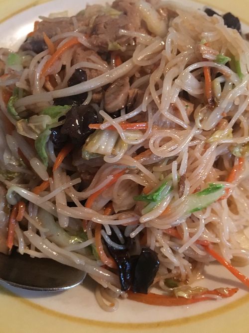 Lo Mein style rice noodles at Sunflower Vegetarian Restaurant in Vienna