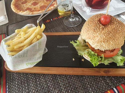 Vegan burger and chips at Borracheiros in Funchal