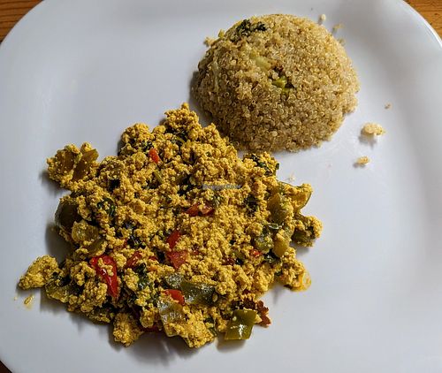 Tofu with peppers & quinoa w/ broccoli at LunchV - Delivery Only in Mexico City