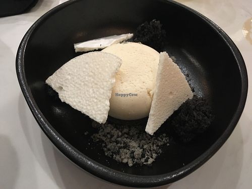 Black sesame and yuzu dessert at brEAThe Restaurant | Sushi végétal à Paris in Paris