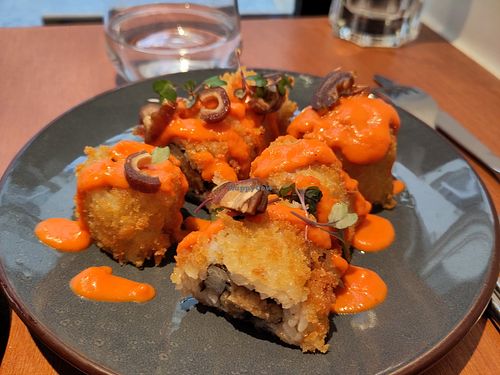 Crispy oriental makis at brEAThe Restaurant | Sushi végétal à Paris in Paris