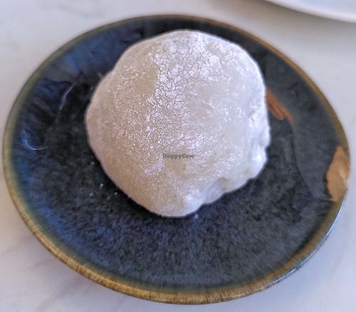 Vanilla mochi at brEAThe Restaurant | Sushi végétal à Paris in Paris