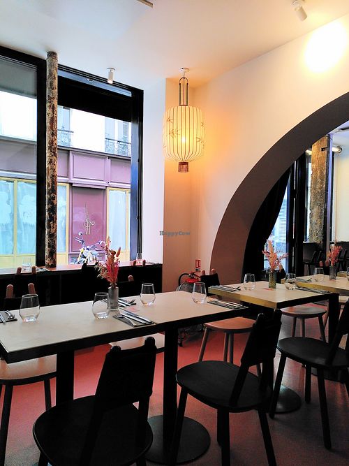 Interior at brEAThe Restaurant | Sushi végétal à Paris in Paris