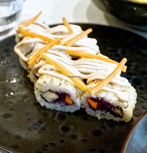 Chou Rouge Umeboshi at brEAThe Restaurant | Sushi végétal à Paris in Paris