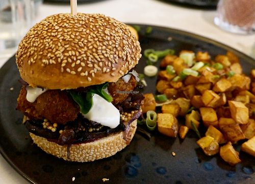 Asian-style burger (from the brunch) at brEAThe Restaurant | Sushi végétal à Paris in Paris