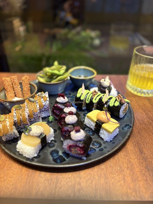   at brEAThe Restaurant | Sushi végétal à Paris in Paris