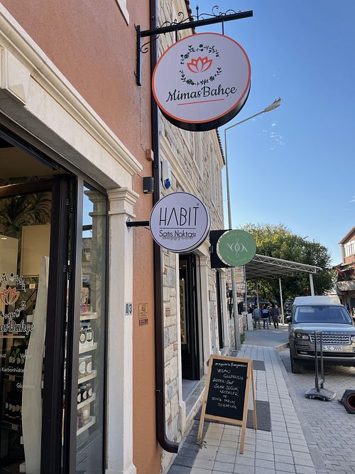 Outdoor sign at Mimas Bahçe in Urla