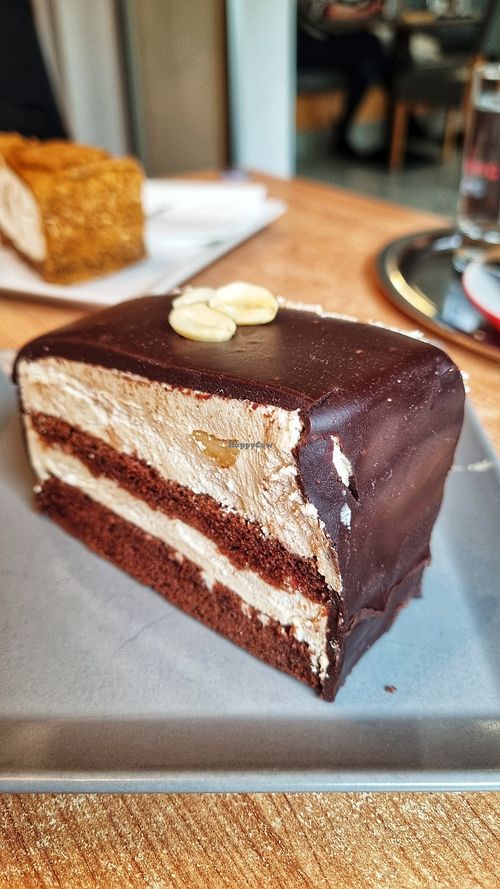 Snickers cake (was ok) at Cafe Konditorei Oberdöbling in Vienna