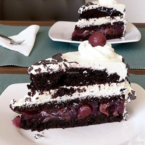 Vegane Schwarzwälderkirschtorte (Take Away)  at Fredi's Cafe in Vienna