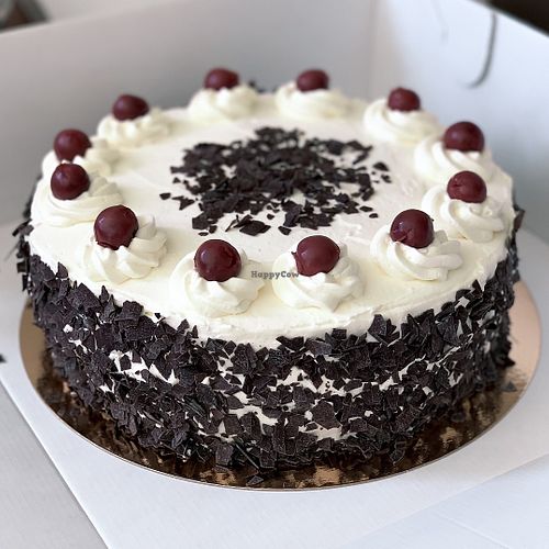 Vegane Schwarzwälderkirschtorte (Take Away)  at Fredi's Cafe in Vienna