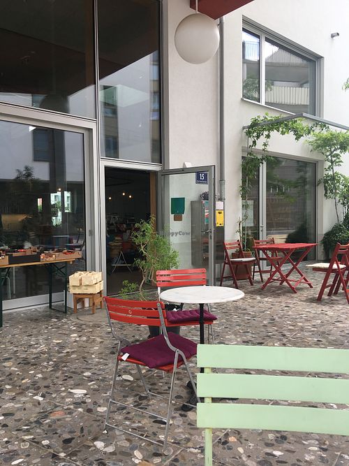 Draußen und drinnen sitzen  at Feldhase in Vienna