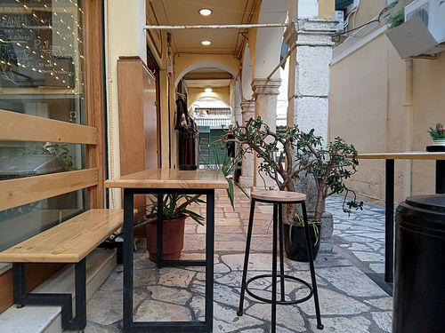 Draußen at Tabule Rasa in Corfu