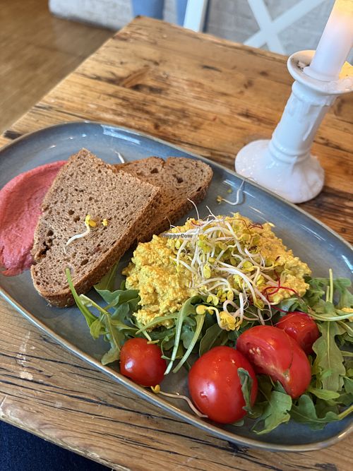 Vegan scrambled tofu egg breakfast   at Botanista Café Club in Munich