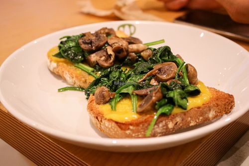 vegan spinach and mushroom toast at LIS - Go Natural - T1 in Lisbon
