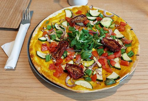 Veganer Flammkuchen mit frischem mediterranem Gemüse € 9.50 at Café Cabresso in Augsburg