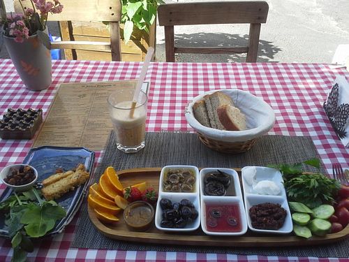 vegan breakfast at Balya Organik Health Food Store in Istanbul