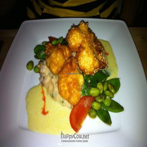 gebackener sesam-blumenkohl at Lucky Leek in Berlin