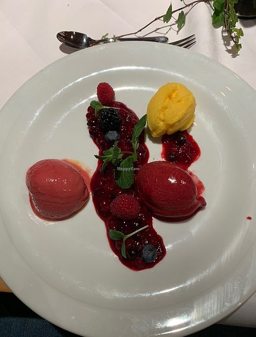 Veganes Desert- Sorbet mit Früchten - Valentinstagsmenü 2022 - sehr lecker   at Berggasthof Höchsten in Illmensee
