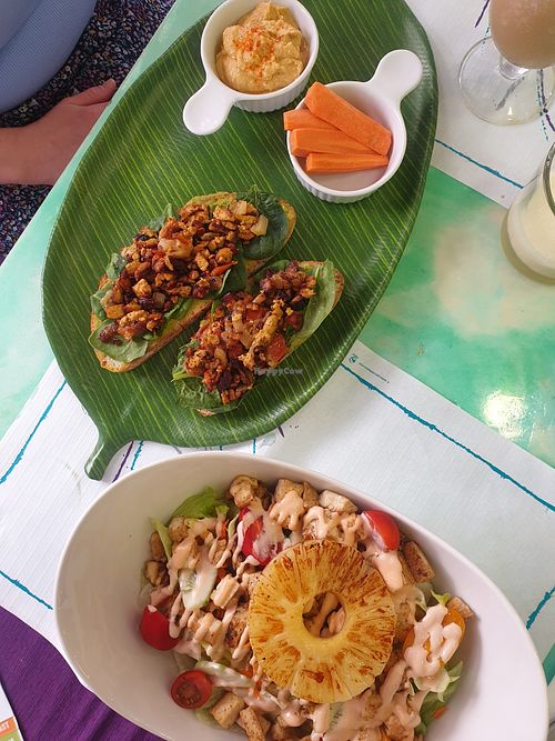 Tofu delight and tropical salad with extra tofu at Fast Vegan in Fuengirola