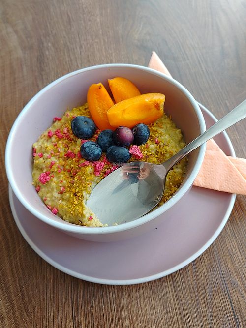 Oat meal - pistachio at Kavárna Mane in Krnov
