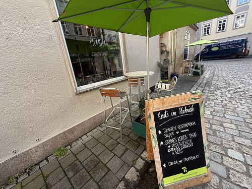 outside  at Picknick in Coburg