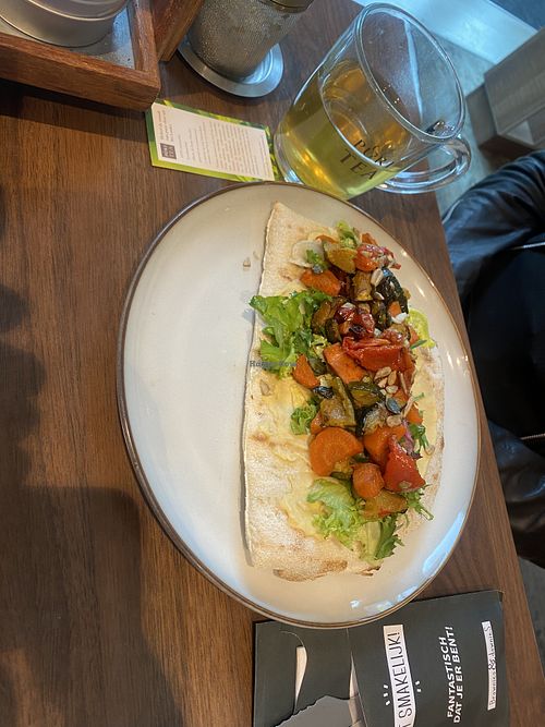 Pinsa hummus & gegrilde groenten  at Brownies & downieS in Lelystad