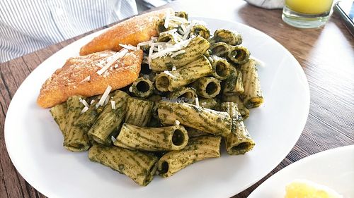 Rigatoni en salsa verde at El Chino Vegano in Lima