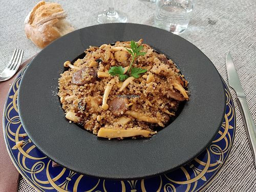 Setas, con quinoa y cebolla at ROLSAN in Norena
