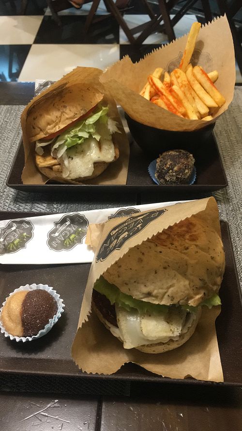 Lanches maravilhosos! Tudo uma delícia!
Esse lugar nos salvou aqui para comermos bem e sem sofrimento animal  at B Vegan in Salvador